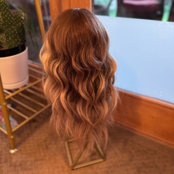 NWT Chelsey Smith Cosmetics Kyla Bronde Petite Wig SO PRETTY!!! - Picture 2 of 6